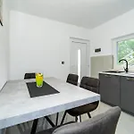 1 Bedroom Gorgeous In *
