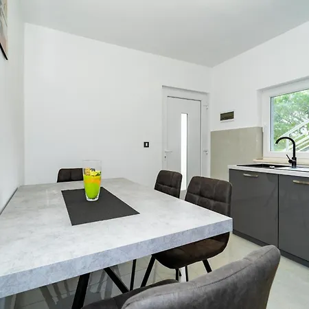 1 Bedroom Gorgeous In *