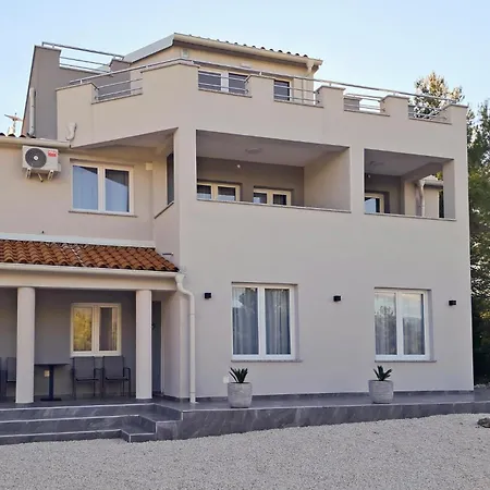 1 Bedroom Gorgeous In Апартаменты Pridraga